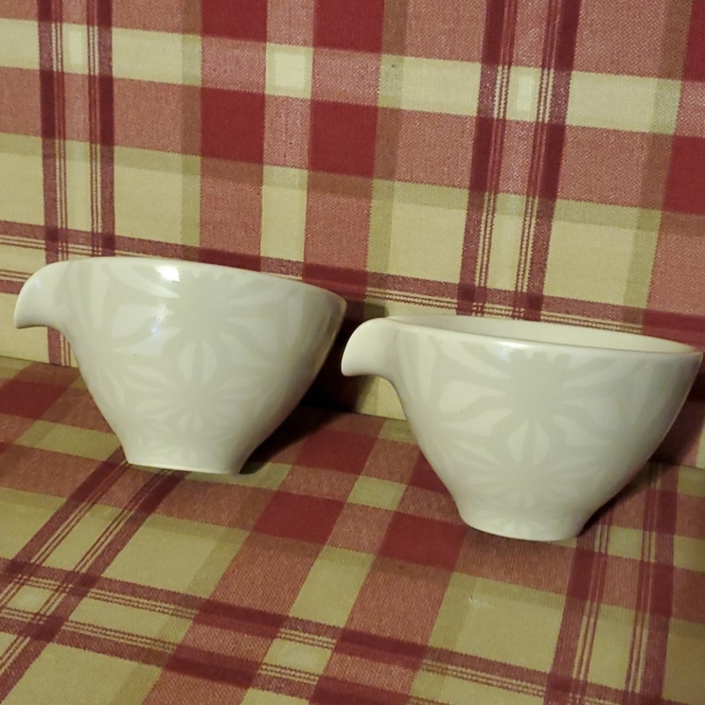 EUC IKEA mini bowls with spout set of 2